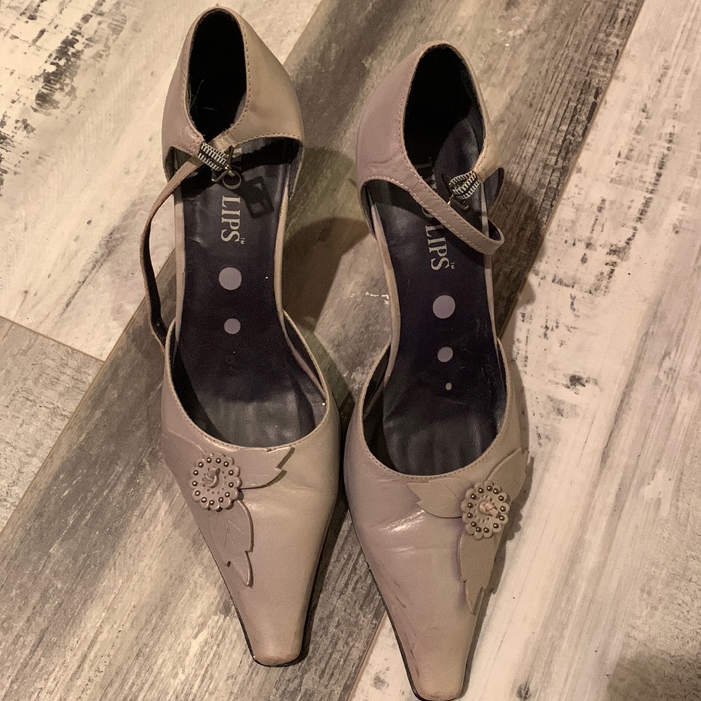 Gently worn grey kitten heels from Two Lips. Size 8.